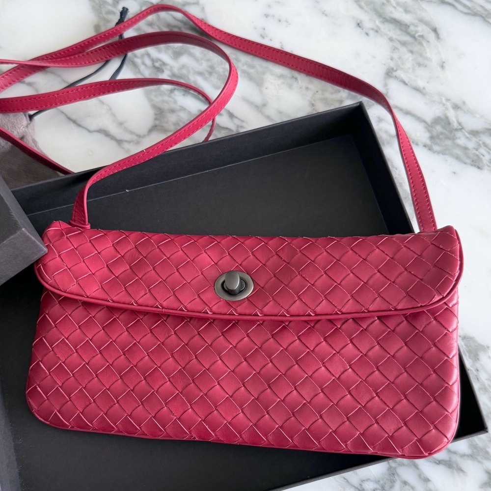 Bottega Veneta Intrecciato Leather Red Crossbody Bag Turn Lock Made in Italy